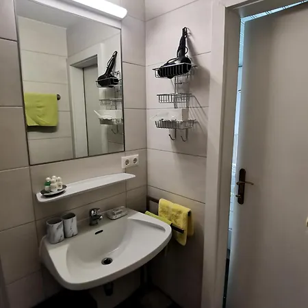 לינה וארוחת בוקר Garni Ortner